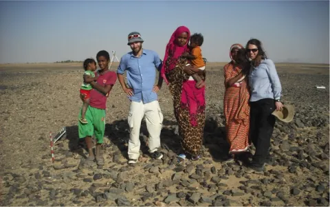 Nearby residents visiting members of the archaeological team – in the picture Jens and Gemma – at the Kerma burial site near the village of Karmel (photo: Gareth Rees)