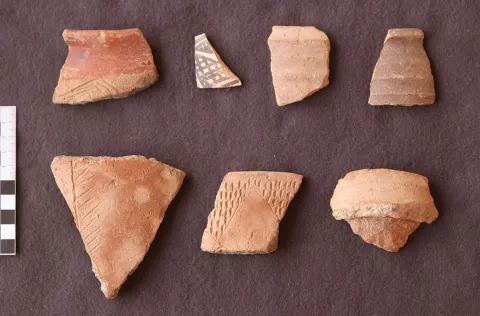 Pottery of the Medieval period from the fortress near Karmel (photo: Claudia Näser)