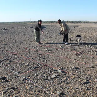 Kerstin and Hassan recording surface finds at a Late Prehistoric site (photo: Annett Dittrich)