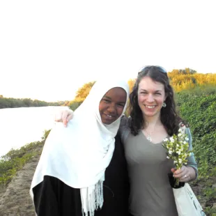 عالمة علم الآثار والمجتمع